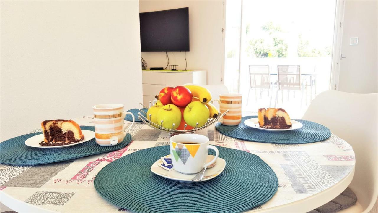 Apartment Svilan - Terrace With Sea View And Nature Zečevo Extérieur photo