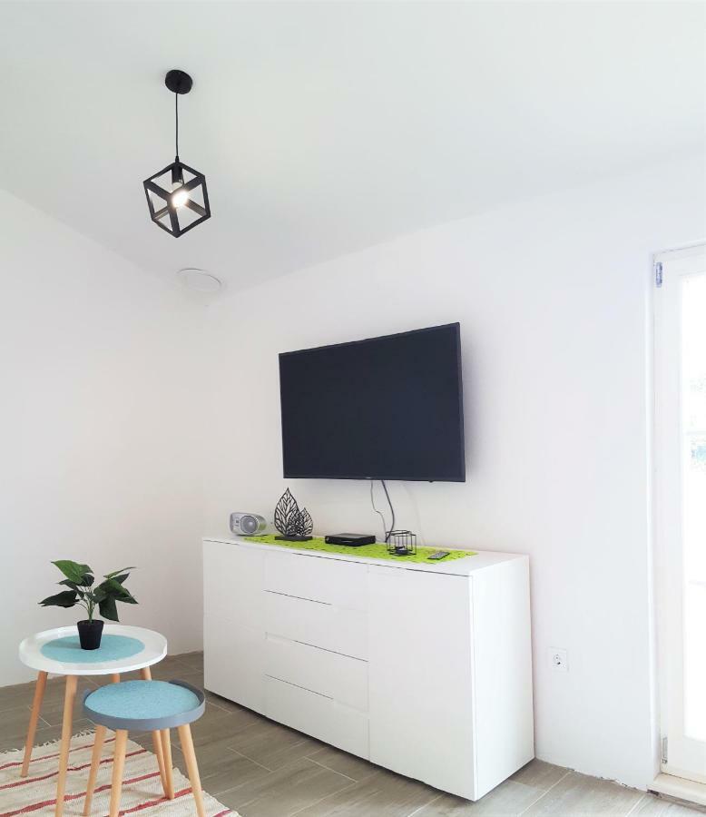 Apartment Svilan - Terrace With Sea View And Nature Zečevo Extérieur photo