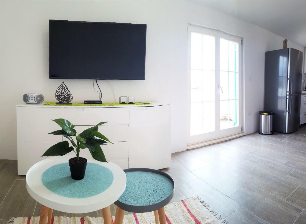 Apartment Svilan - Terrace With Sea View And Nature Zečevo Extérieur photo