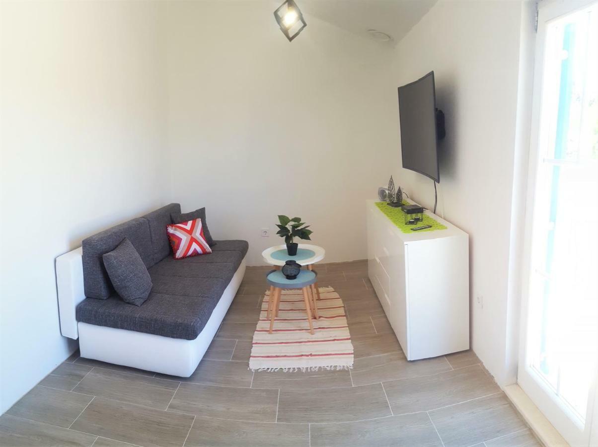 Apartment Svilan - Terrace With Sea View And Nature Zečevo Extérieur photo