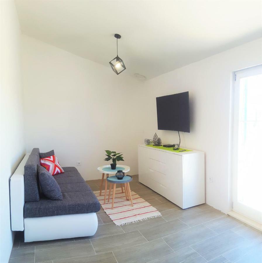 Apartment Svilan - Terrace With Sea View And Nature Zečevo Extérieur photo